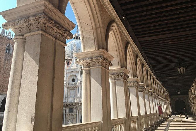 the-sacred-meets-the-prophane-free-tour-to-murano-included-private