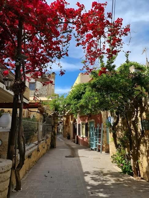 The selective food tour Feel like local from Heraklion - Key Points