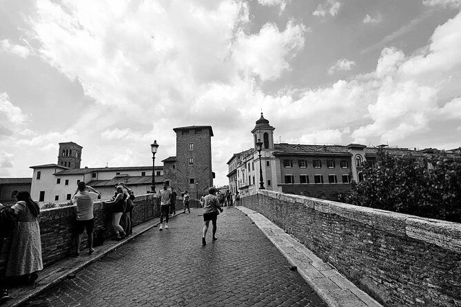 the-shadows-of-rome-between-legends-and-spirits-walking-tour