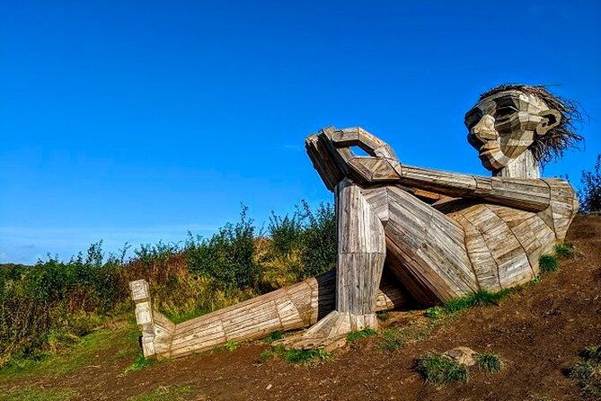 the-six-forgotten-giants-trolls-hunt-with-minibus