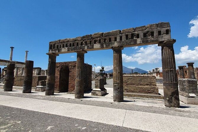 the-splendour-of-pompeii-ruins-with-pompeii-guide