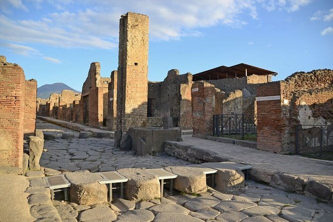 the-splendour-of-pompeii-ruins-with-pompeii-guide