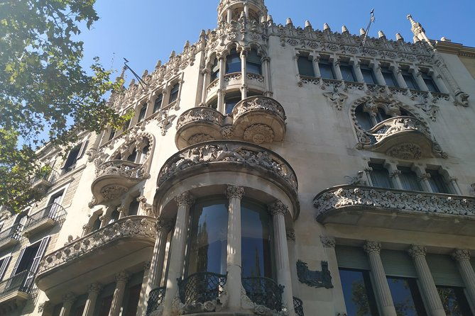 the-story-of-gaudi-and-modernism-private-walking-tour