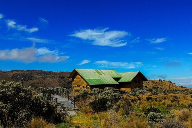 the-swan-high-mountain-refuge-from-pereira