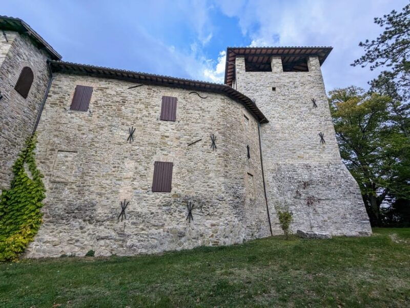 the-tour-of-the-castles-of-gubbio-is-a-route-by-e-bike