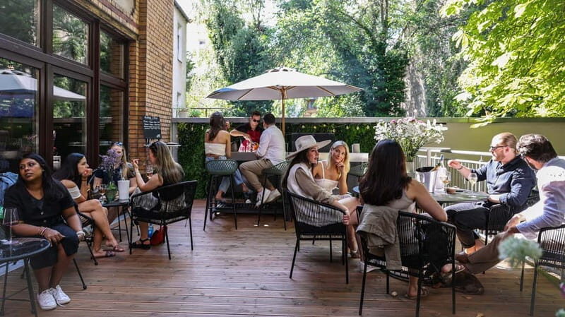 The Ultimate Berlin Golf Bar for Groups, Games & Good Times - An Authentic, Relaxed Atmosphere in the Heart of Berlin