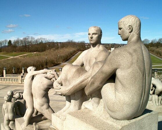 the-ultimate-study-of-the-human-form-at-vigelands-sculpture-park-with-a-local