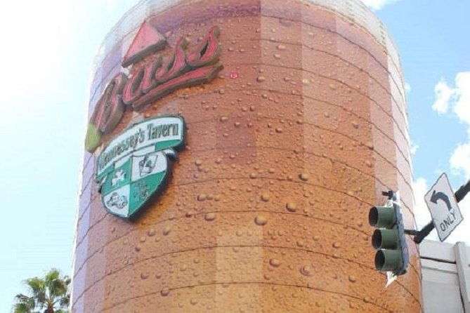 the-weird-wacky-fremont-bar-experience-with-cocktails-and-photos-2