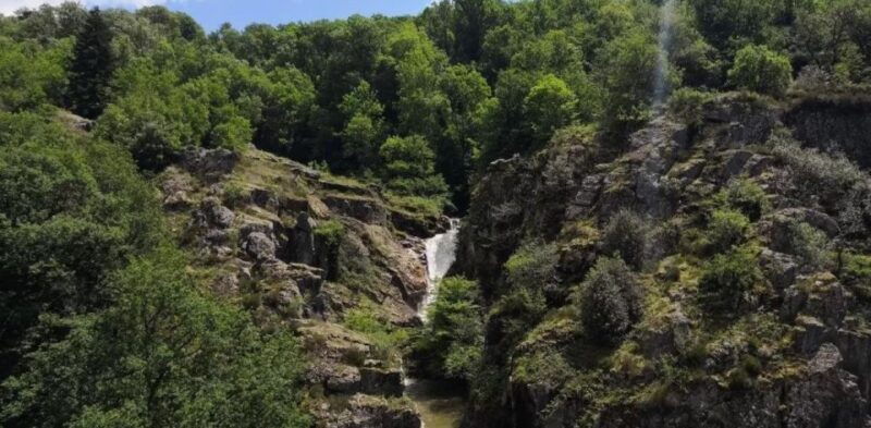 the-wonders-of-arifat-a-journey-to-the-enchanted-waterfall