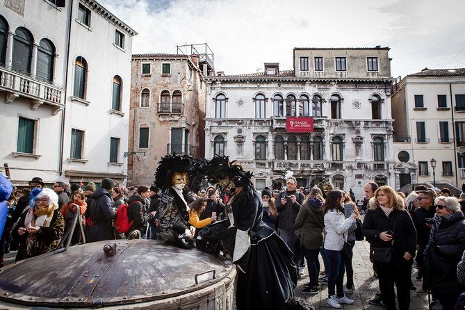theatrical-walking-carnival-show-casanovas-secrets