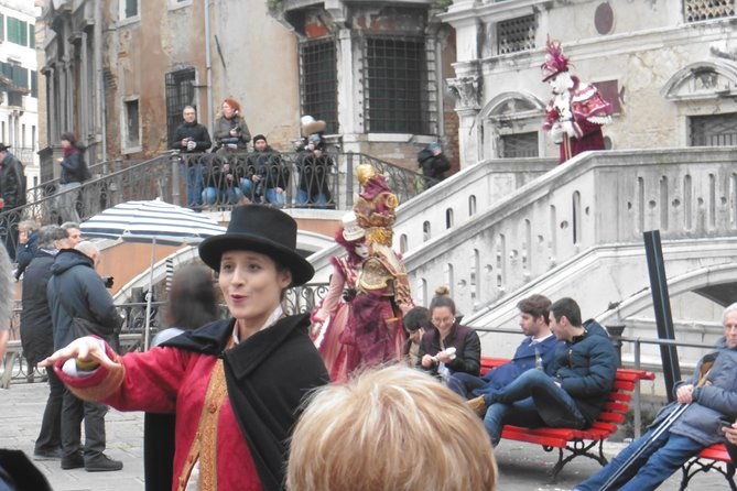theatrical-walking-carnival-show-casanovas-secrets