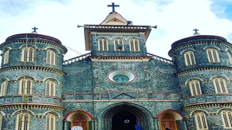 Thekkady: Vagamon Hill Station Day Trip with Breakfast - Visiting a Tea Plantation