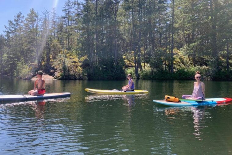 thetis-lake-unique-sup-yoga-experience