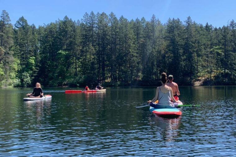 thetis-lake-unique-sup-yoga-experience