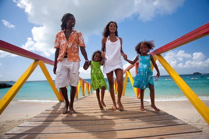 three-beach-hopping-family-motorboat-day