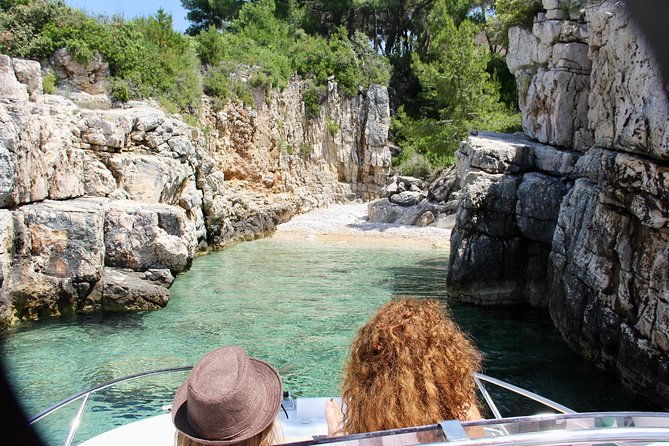 three-islands-private-speedboat-tour-with-blue-lagoon-stop-4