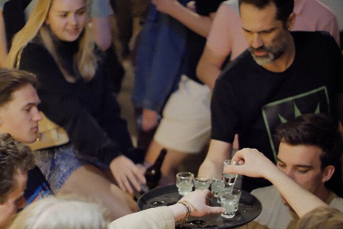 thursday-friday-night-bar-crawl-in-athens-greece
