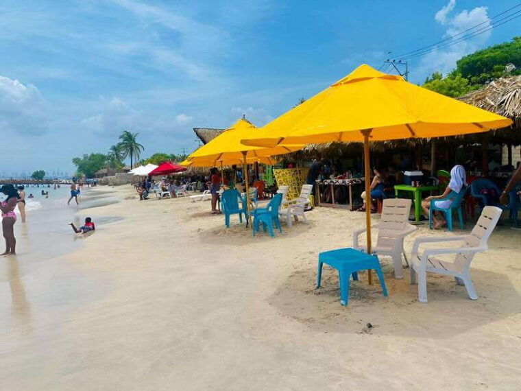 tierra-bomba-typical-beach-day-at-punta-arena