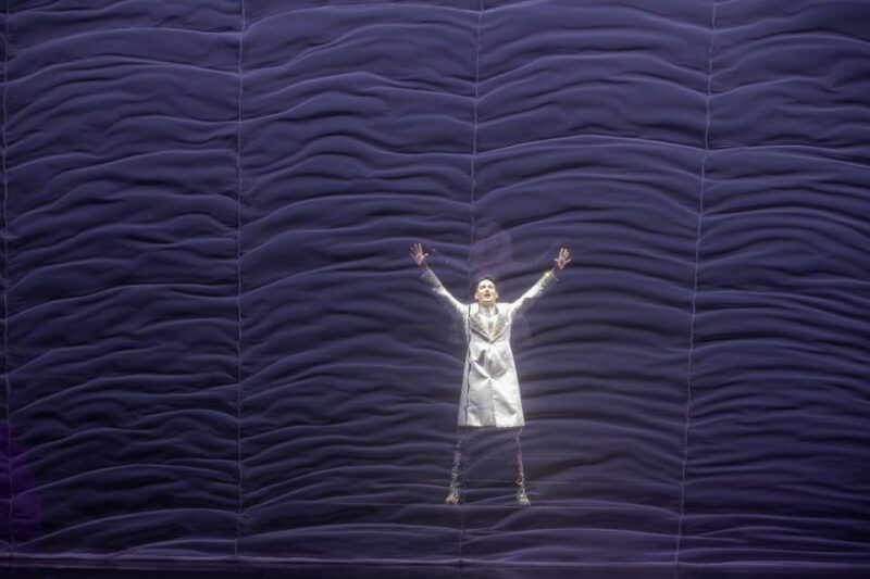 tiffanys-show-pattaya-cabaret-show-entry-ticket