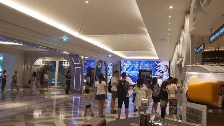 tiffanys-show-pattaya-cabaret-show-entry-ticket