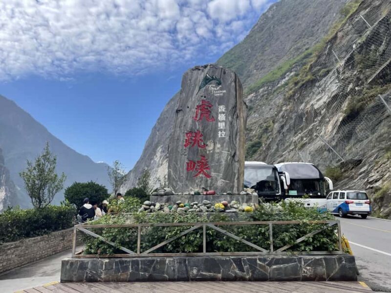 Tiger Leaping Gorge Easy Hike & Baisha Old Town Day Tour - Key Points
