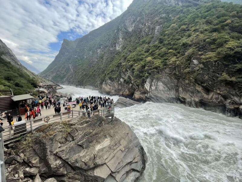 tiger-leaping-gorge-shangri-las-majestic-canyon-adventure