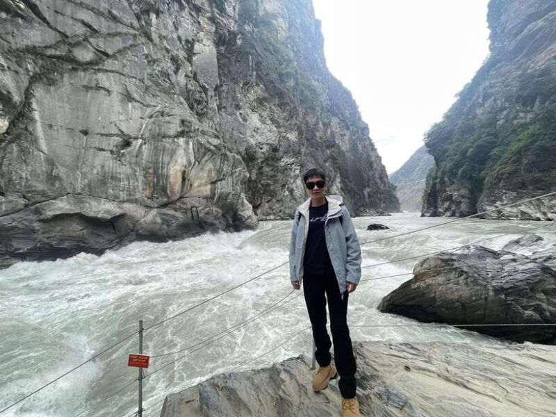 tiger-leaping-gorge-trekking-in-the-canyon