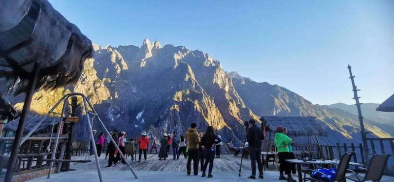 tiger-leaping-gorge-trekking-in-the-canyon