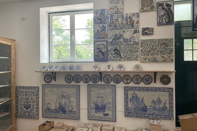 tile-painting-experience-and-visit-azeitao-wine-cellar
