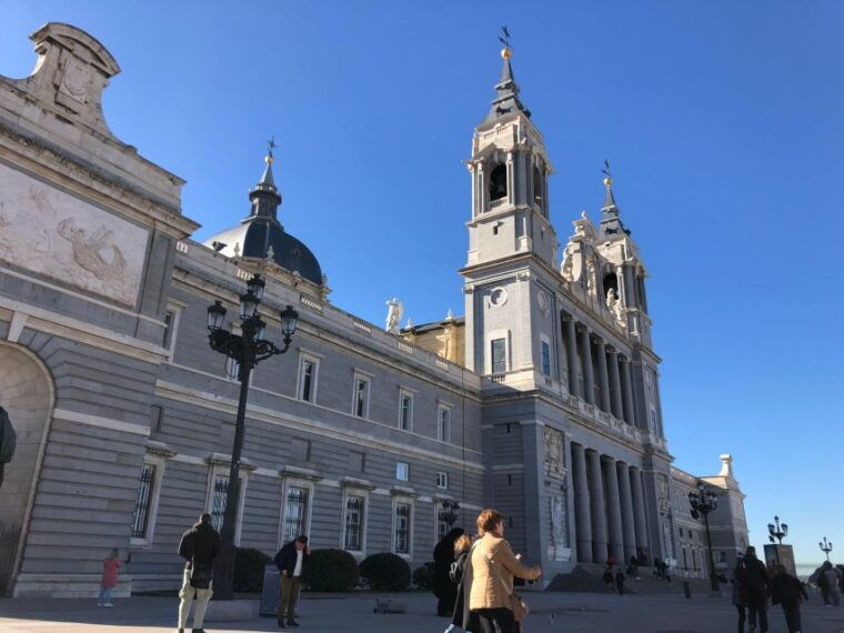 time-travelers-stroll-from-the-hapsburgs-to-the-bourbons