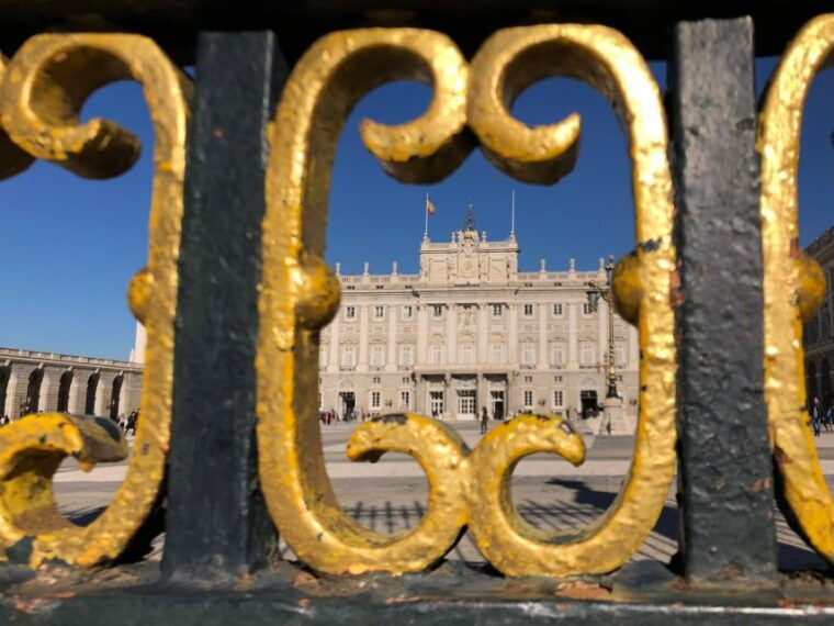 time-travelers-stroll-from-the-hapsburgs-to-the-bourbons