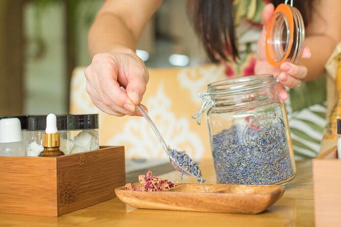 timeless-face-beauty-products-workshop-making-natural-cream-serum