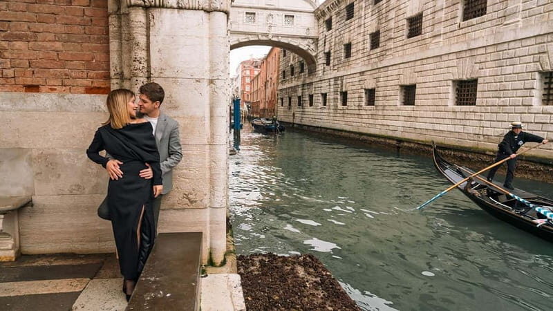 Timeless Venice: Luxury Photoshoot with a Local Photographer - An Authentic Venice Photo Experience