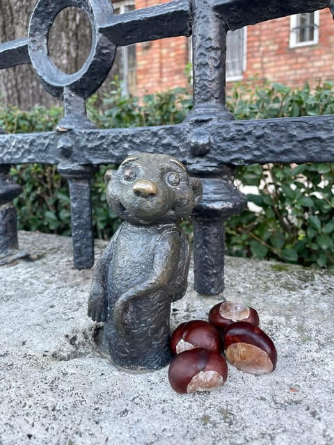 tiny-sculptures-big-stories-kolodko-mini-statue-tour