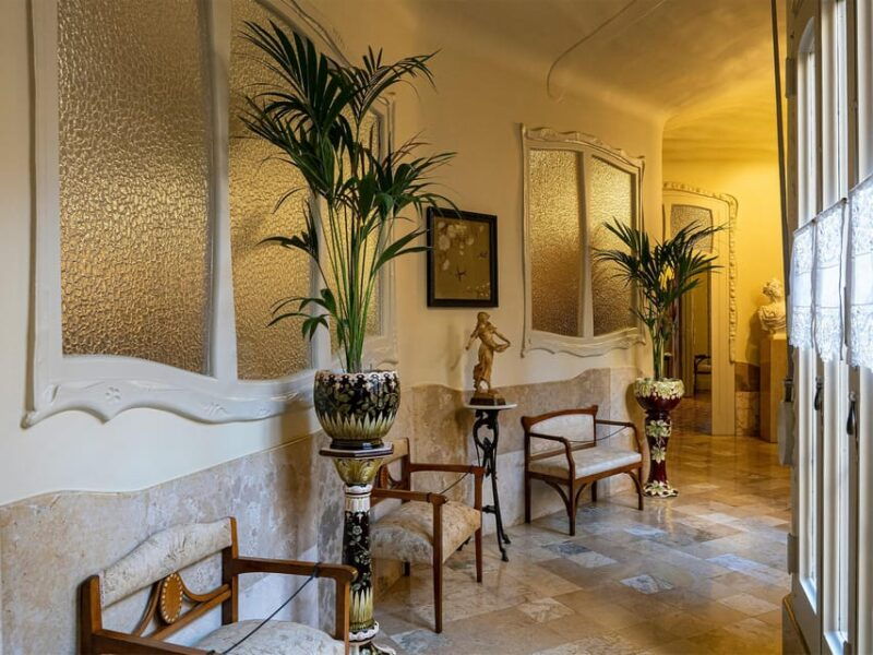 tiquets-tour-guide-lights-and-shadows-of-the-casa-mila-antoni-gaudi-barcelona