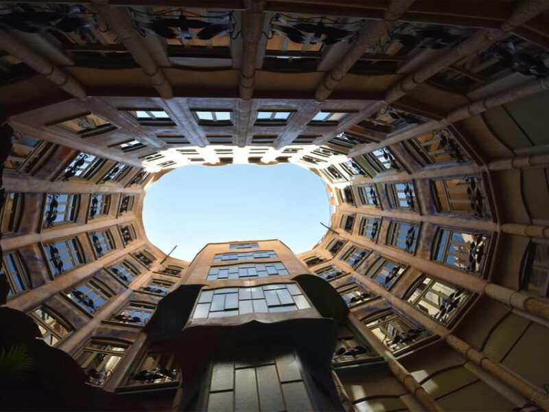 tiquets-tour-guide-lights-and-shadows-of-the-casa-mila-antoni-gaudi-barcelona