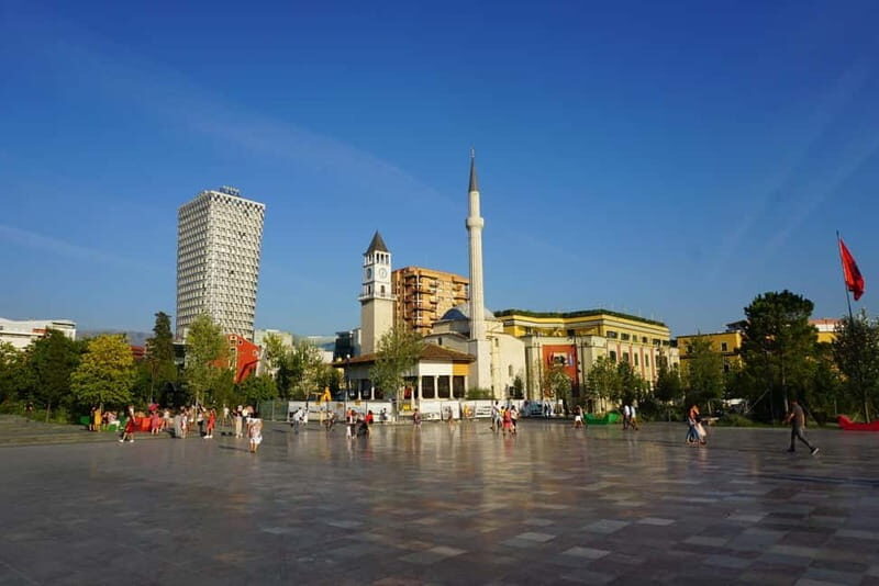 Tirana City Tour - Reja – The Cloud and Contemporary Art