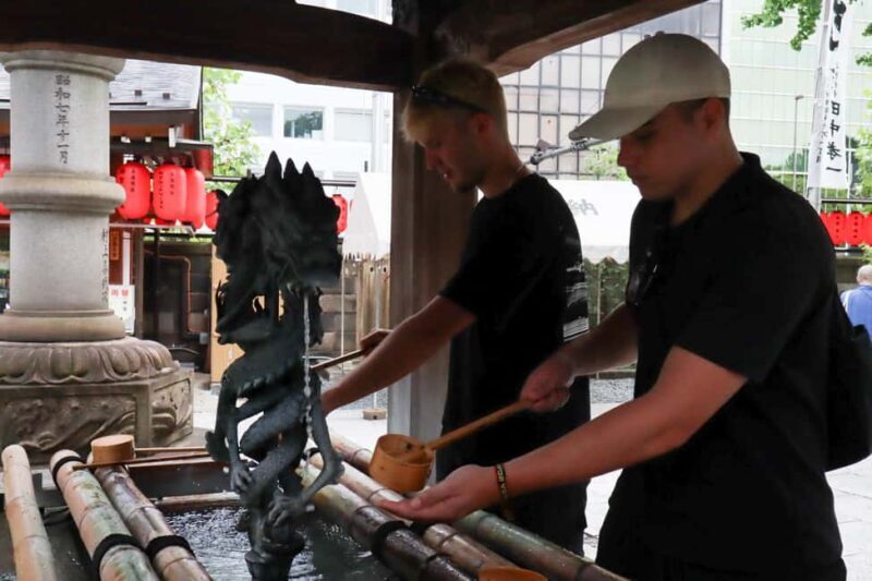 Tokyo: Akasaka Walking Tour with Temple Visit - Why This Tour Works