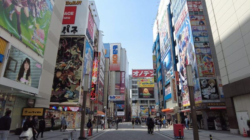 tokyo-akihabara-anime-manga-video-games-maid-cafe-tour