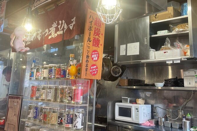 tokyo-asakusa-japanese-izakaya-bar-hopping-tour