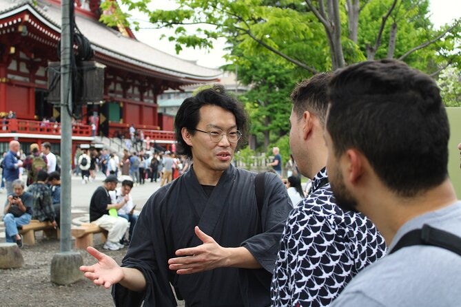 tokyo-asakusa-walking-tour-with-local-japanese-comedian-2