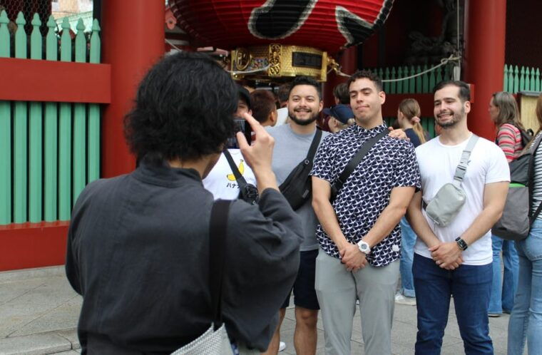 tokyo-asakusa-walking-tour-with-local-japanese-comedian