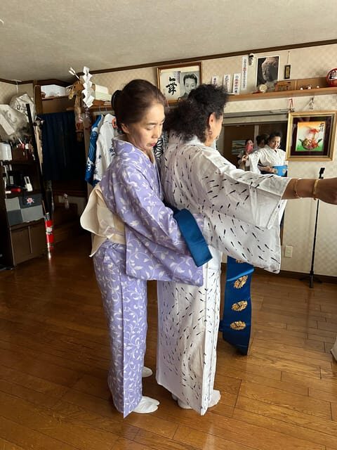 Tokyo: Authentic Japanese Dance Class, Kimono & Souvenirs - Authenticity and Guides