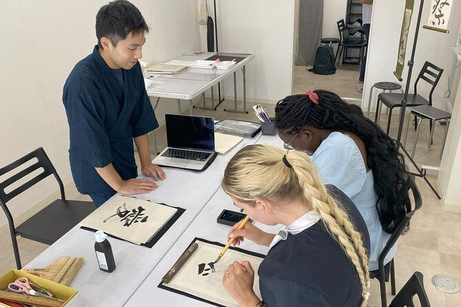 tokyo-calligraphy-and-kakejiku-hanging-scroll-workshop-2