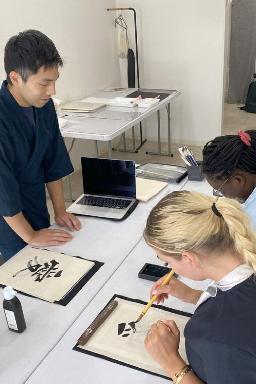 tokyo-calligraphy-and-kakejiku-hanging-scroll-workshop