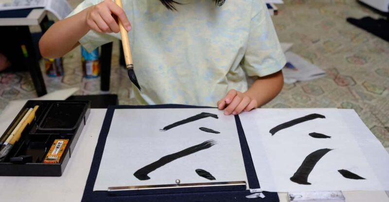 tokyo-calligraphy-experience-with-kimono-or-samue