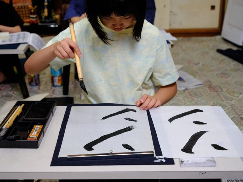tokyo-calligraphy-experience-with-kimono-or-samue
