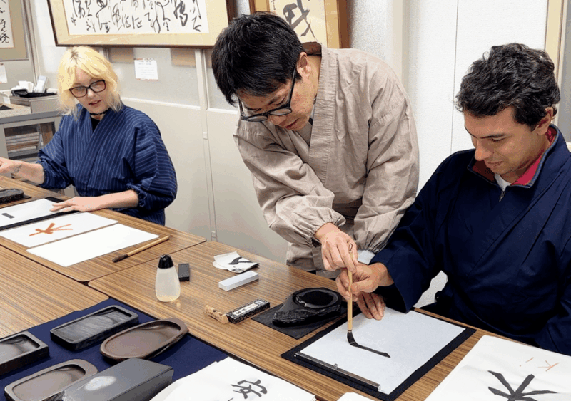 tokyo-calligraphy-workshop-original-t-shirt-creation