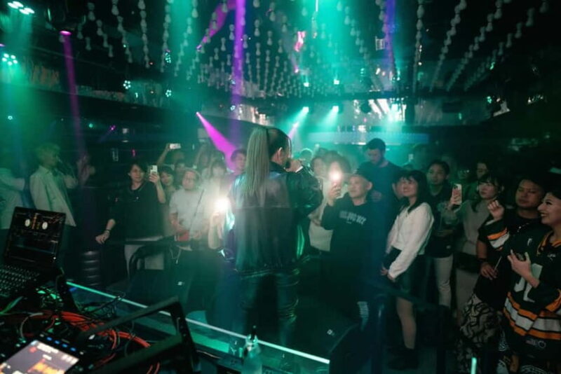 Tokyo: Cross Roppongi Karaoke Nightclub Ticket (For Foreign) - The Venue and Its Unique Features