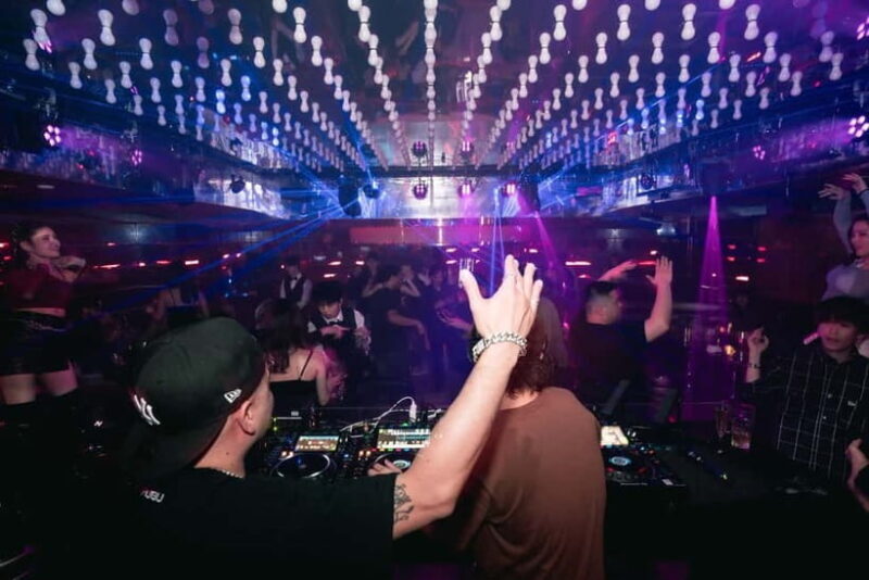 Tokyo: Cross Roppongi Karaoke Nightclub Ticket (For Foreign) - Private VIP Rooms: Intimate and Luxurious